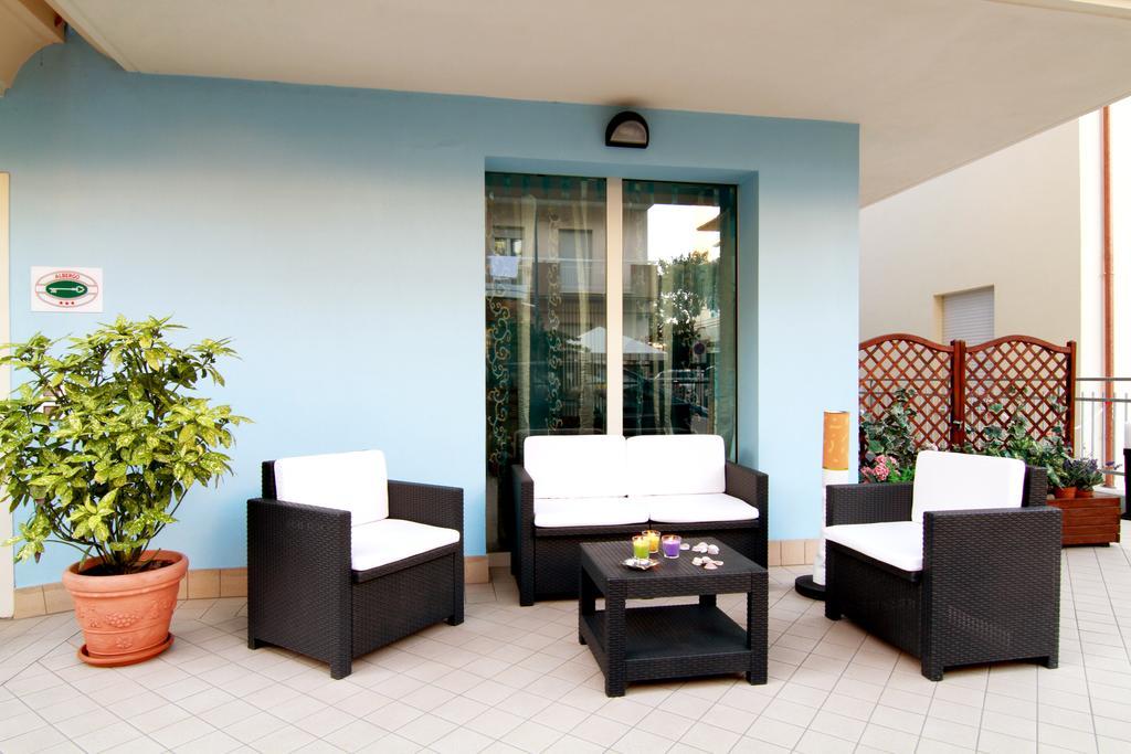 Residence Blu Marine Rimini Buitenkant foto